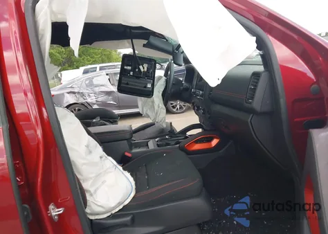 2024 Nissan Frontier Pro-4X 4X4 z USA, uszkodzony, nr VIN 1N6ED1EK1RN663617